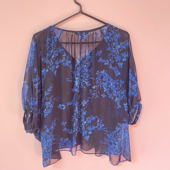 ❤️ 🆕 EXPRESS Blouse Floral Blue Sheer Dolman Sleeve Blue floral blouse XS - Picture 10 of 14